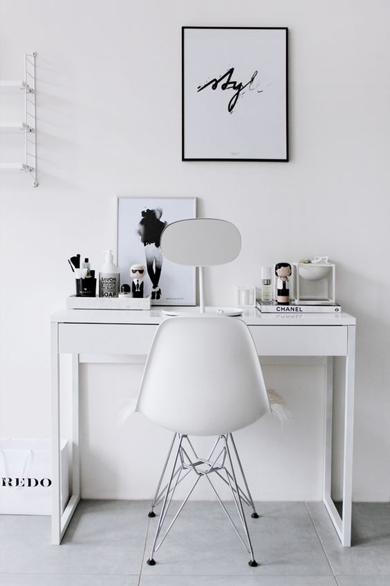 белый стул Eames в светлом интерьере (фото 2)